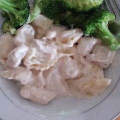 A picture of Creamy chicken ravioli.