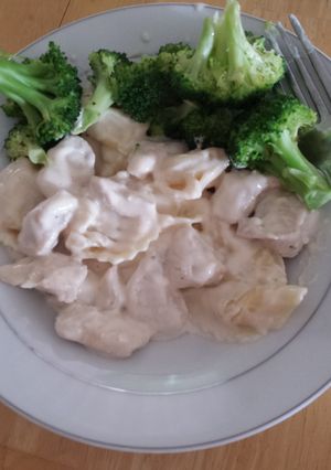 A picture of Creamy chicken ravioli.