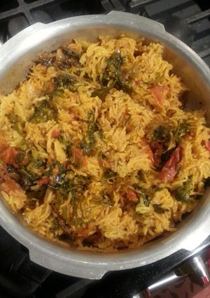 A picture of Tomato rice with dill and cilantro.