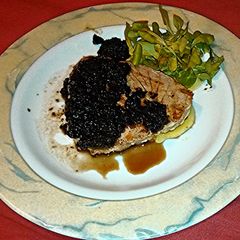A picture of Quick tuna with olive sauce.