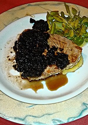 A picture of Quick tuna with olive sauce.