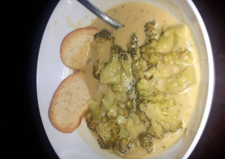 7 Delicious Homemade Broccoli Cheese Soup