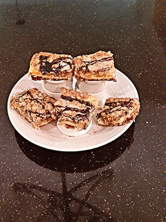 A picture of Fresh Peach Cheesecake Crumble Bars.