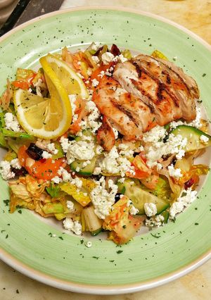 A picture of Tropical Salad w/grilled chicken.
