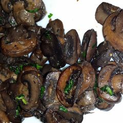 A picture of Mushrooms in Red Wine.