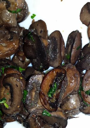A picture of Mushrooms in Red Wine.