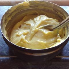 A picture of Honey & yogurt face pack.