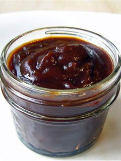A picture of Dan and Whit's Sweet bbq Sauce.
