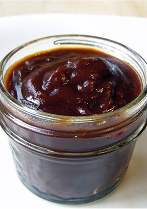 A picture of Dan and Whit's Sweet bbq Sauce.