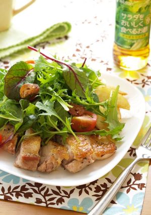A picture of Sautéed Garlic Chicken Salad.