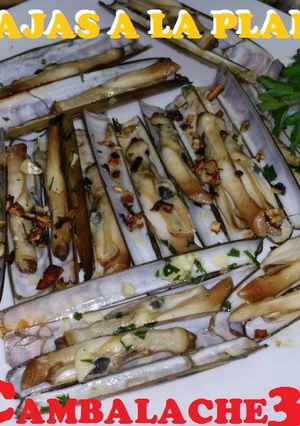 Foto principal de Navajas a la plancha con ajo y perejil