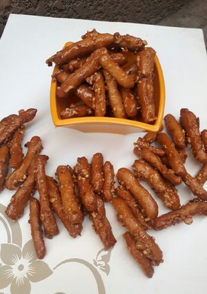 A picture of Crunchy peanut cookies.