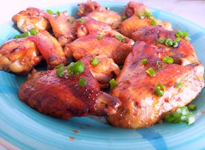 Una foto de Alitas de pollo al horno, con soja, miel y limón