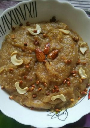 A picture of Instant moong daal halwa.