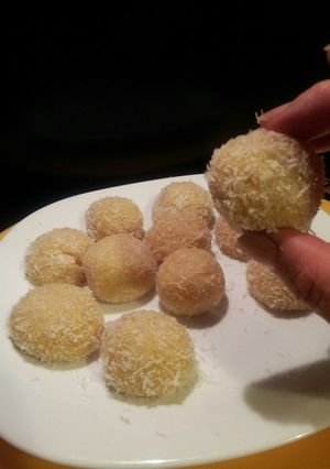 A picture of AMIEs Coconut-coated EGG Nuggets.