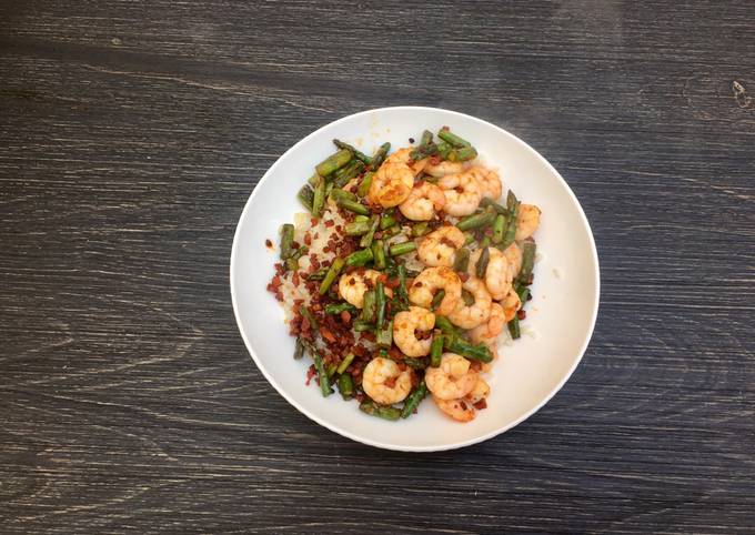 Super quick asparagus, prawn & chorizo stir fry