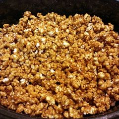 A picture of Easy Caramel Popcorn.