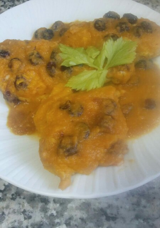 Una foto de Pechuga de pollo con salsa de manzana