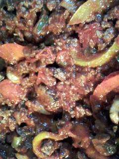 A picture of hearty pasta sauce.