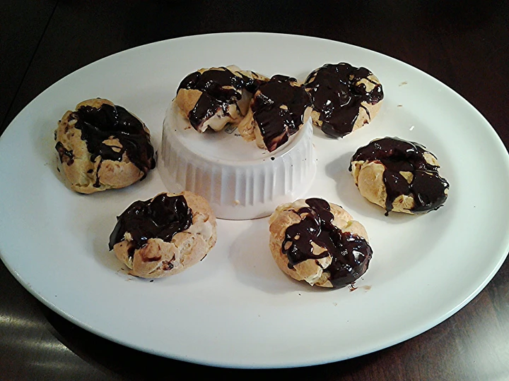 Easy Way Prepare Salted -Caramel Cream Puffs with Chocolate Ganache Glaze the Perfect Can spoil the tongue