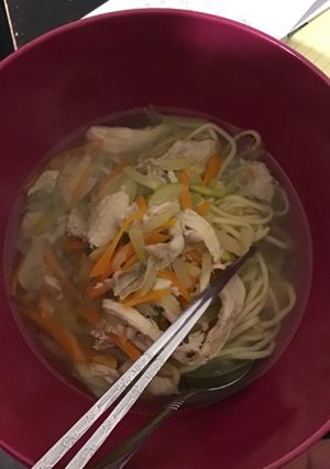 Hình của món Mì gà Hàn Quốc (닭칼국수).