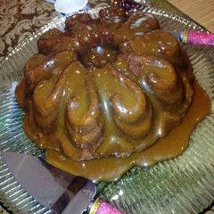 A picture of Carla's caramel cake.