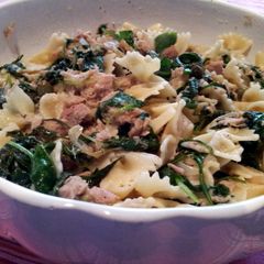 A picture of AMIEs FARFALLE with TUNA, CAPERs & ROCKET.