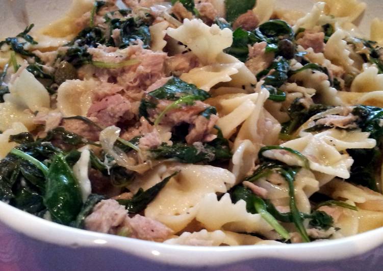 Recipe of Super Quick AMIEs FARFALLE with TUNA, CAPERs & ROCKET