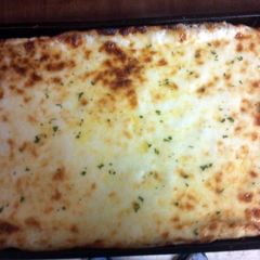 A picture of Garlic cheese bread.