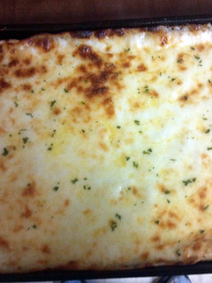 A picture of Garlic cheese bread.