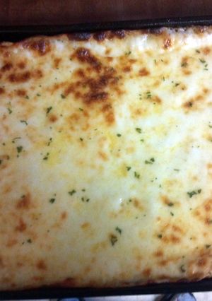 A picture of Garlic cheese bread.