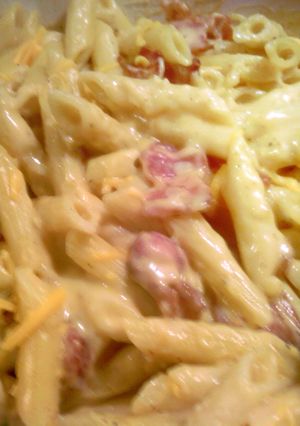 A picture of cheddar bacon penne.