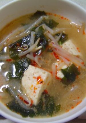 A picture of Miso Soup with Chicken Broth.