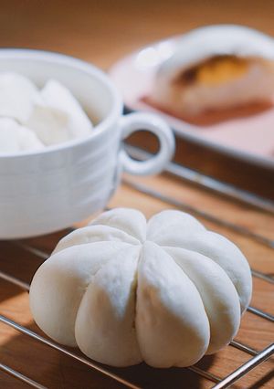 Hình của món Bánh bao nhân thịt trứng.