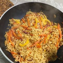 A picture of Stir fried noodles with veg.