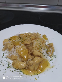Una foto de Pollo con piña y jengibre