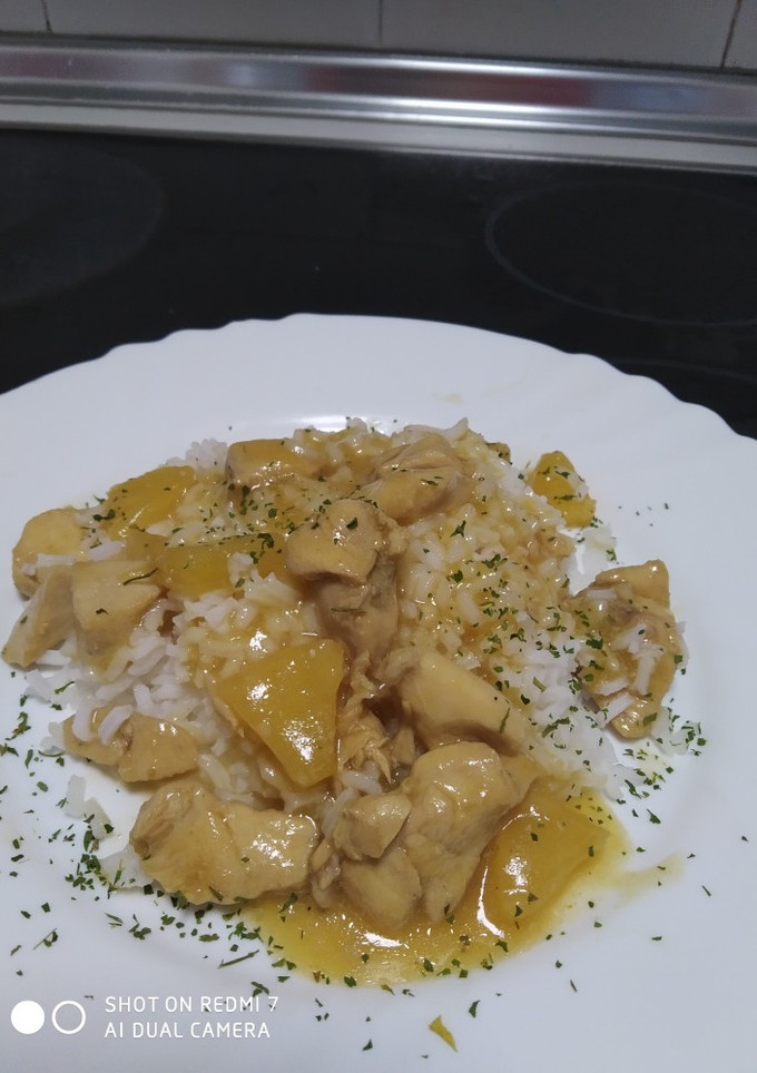 Una foto de Pollo con piña y jengibre