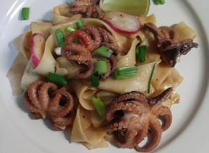 Una foto de Pappardelle con pulpo a la Isa