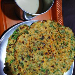 A picture of Fenugreek leaves Paratha.
