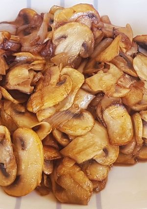 Foto principal de Champiñones Salteados con ajo, cebolla y soja dulce