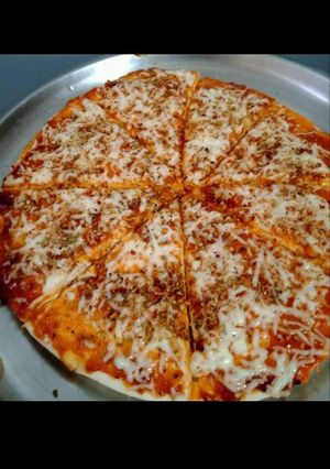 A picture of Cheese pizza.