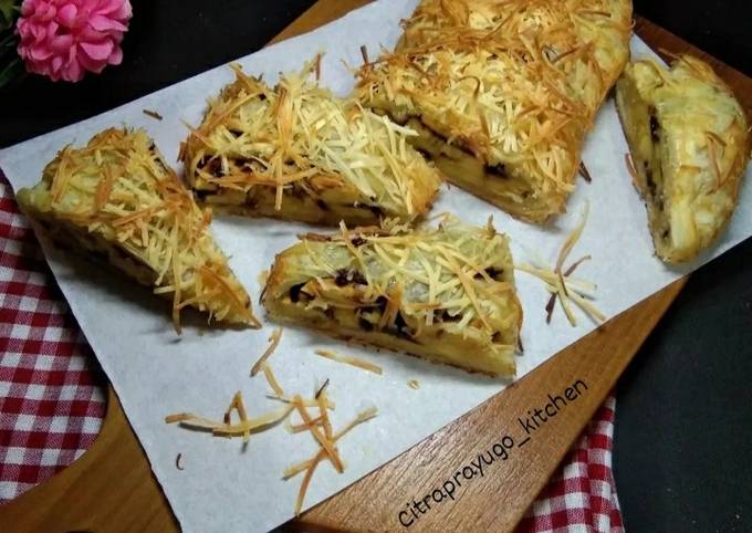 Bagaimana Menyiapkan Strudle Pisang Coklat Keju Praktis, Lezat