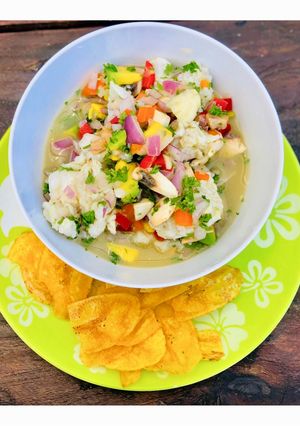 Una foto de Ceviche de reineta con palta y champiñones🥑🐟🍄