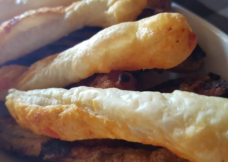 Stuzzichini con crema di peperoni