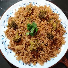 A picture of BROCCOLI PULAO in COOKER.