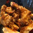 Bocaditos de pollo al horno con salsa de ajo y miel. Picoteo bajo en calorías
