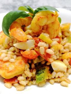Foto di Insalata di orzo, gamberetti e zucchine