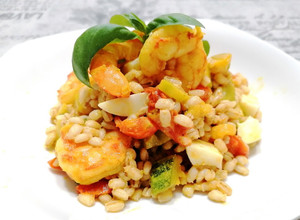 Foto di Insalata di orzo, gamberetti e zucchine