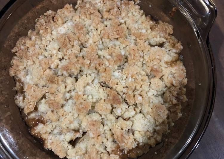 Basic apple crumble