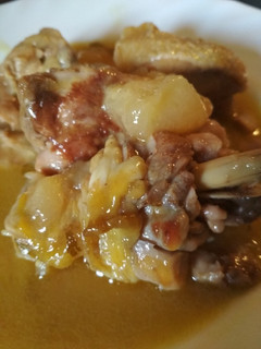 Una foto de Pollo guisado en salsa de melón